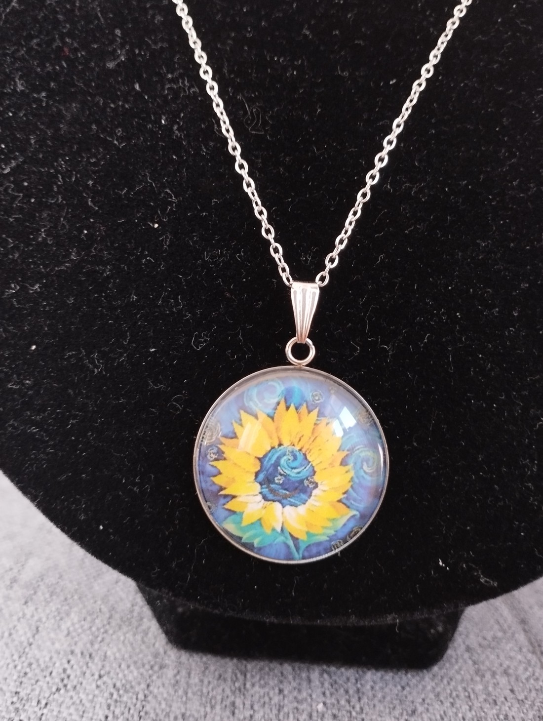 Colier din oțel medical cu lentile din sticlă și motiv Van Gogh - - Artynos.ro Colier din oțel medical cu lentile din sticlă și motiv Van Gogh - - Artynos.ro
