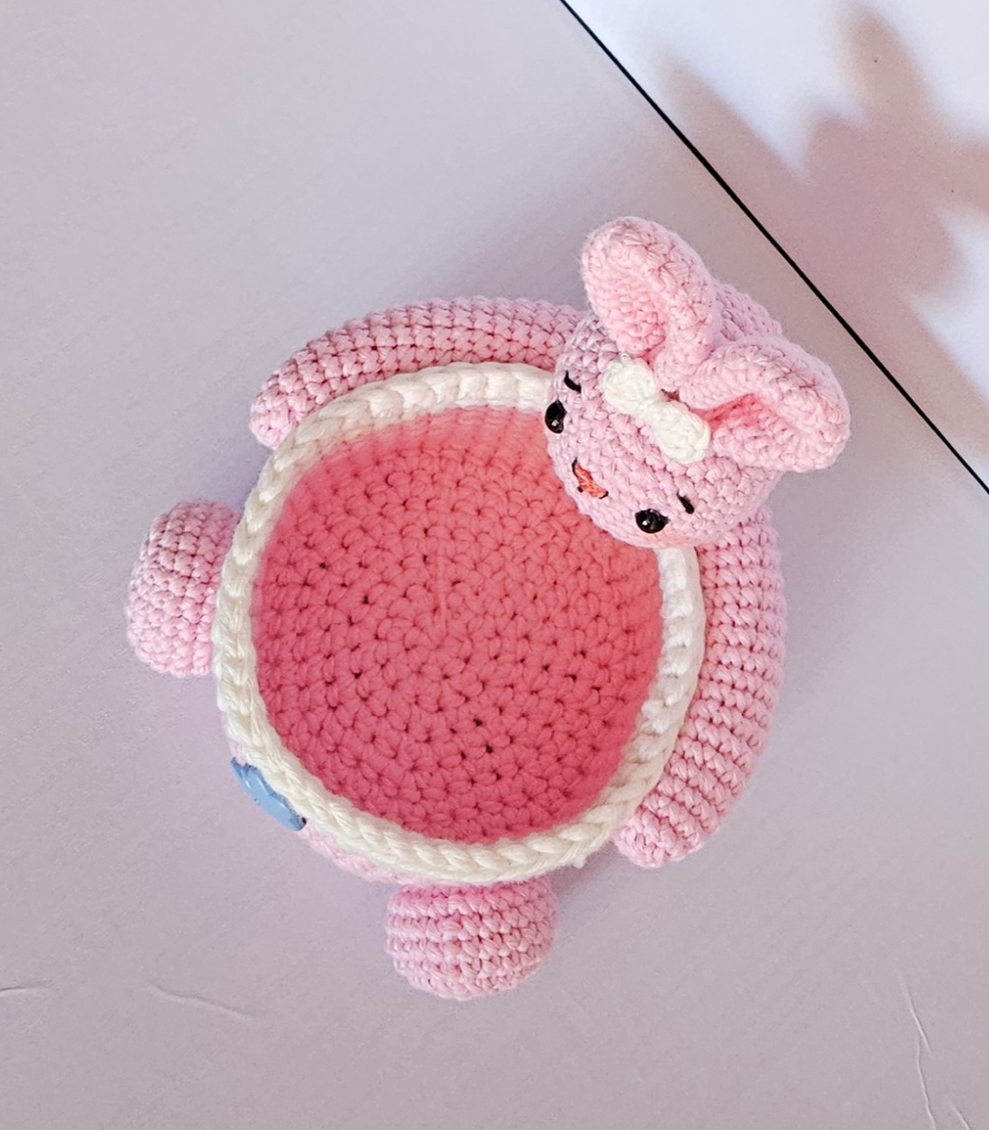Cosulet Iepuras Handmade crosetat Amigurumi - casă & stil de viață - organizare & depozitare - coșuri depozitare - Artynos.ro