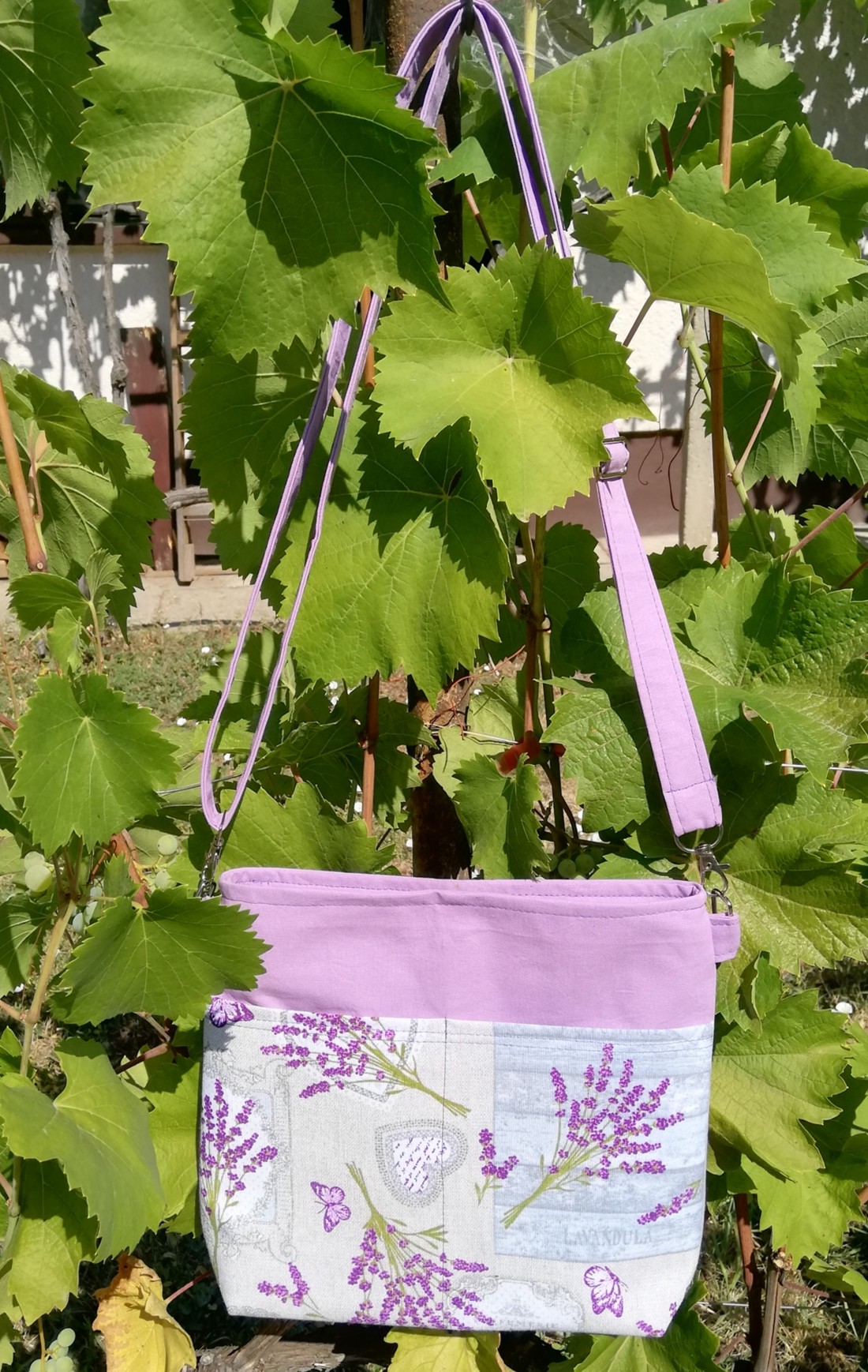 Geantă laterală pentru femei cu model lavanda - geantă și husă - genți de umăr și genți de mână - genți de umăr - Artynos.ro Geantă laterală pentru femei cu model lavanda - geantă și husă - genți de umăr și genți de mână - genți de umăr - Artynos.ro