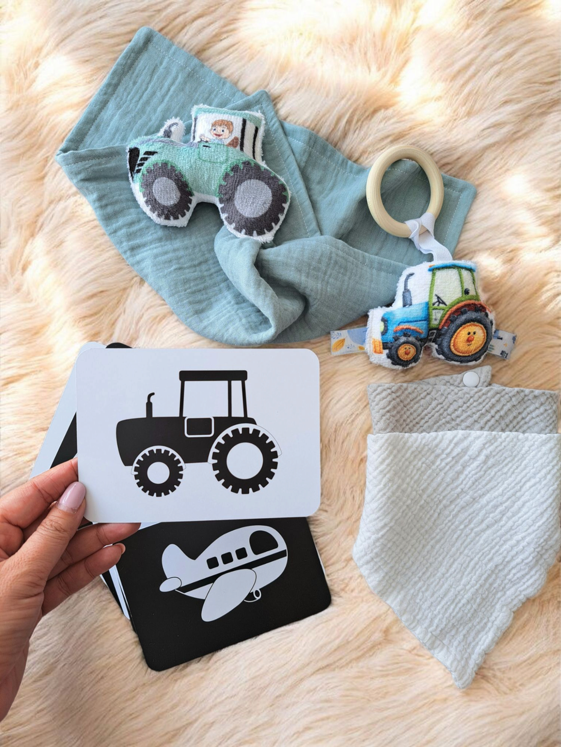 MiniTraktor - Cadou pentru vizita la bebeluș - jucării și echipamente pentru copii - cadouri baby shower - Artynos.ro