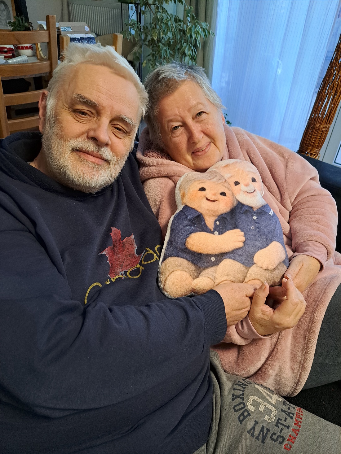 Pernă foto personalizată pentru cupluri � imaginea transformată într-o figurină de pluș - casă & stil de viață - textile de casă - perne - Artynos.ro