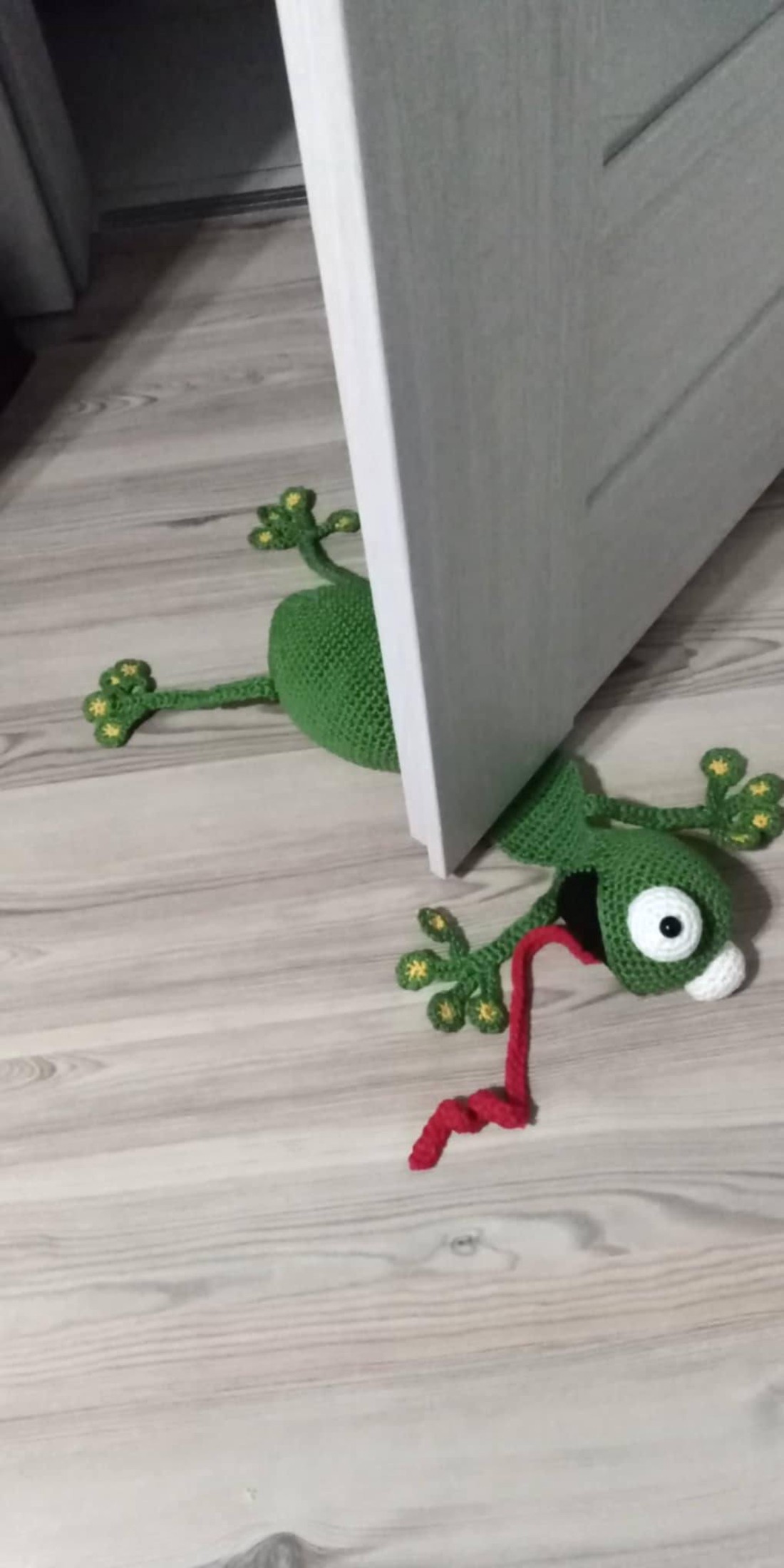 Broscuță doortop - jucării și echipamente pentru copii - plușuri - broască de pluș - Artynos.ro