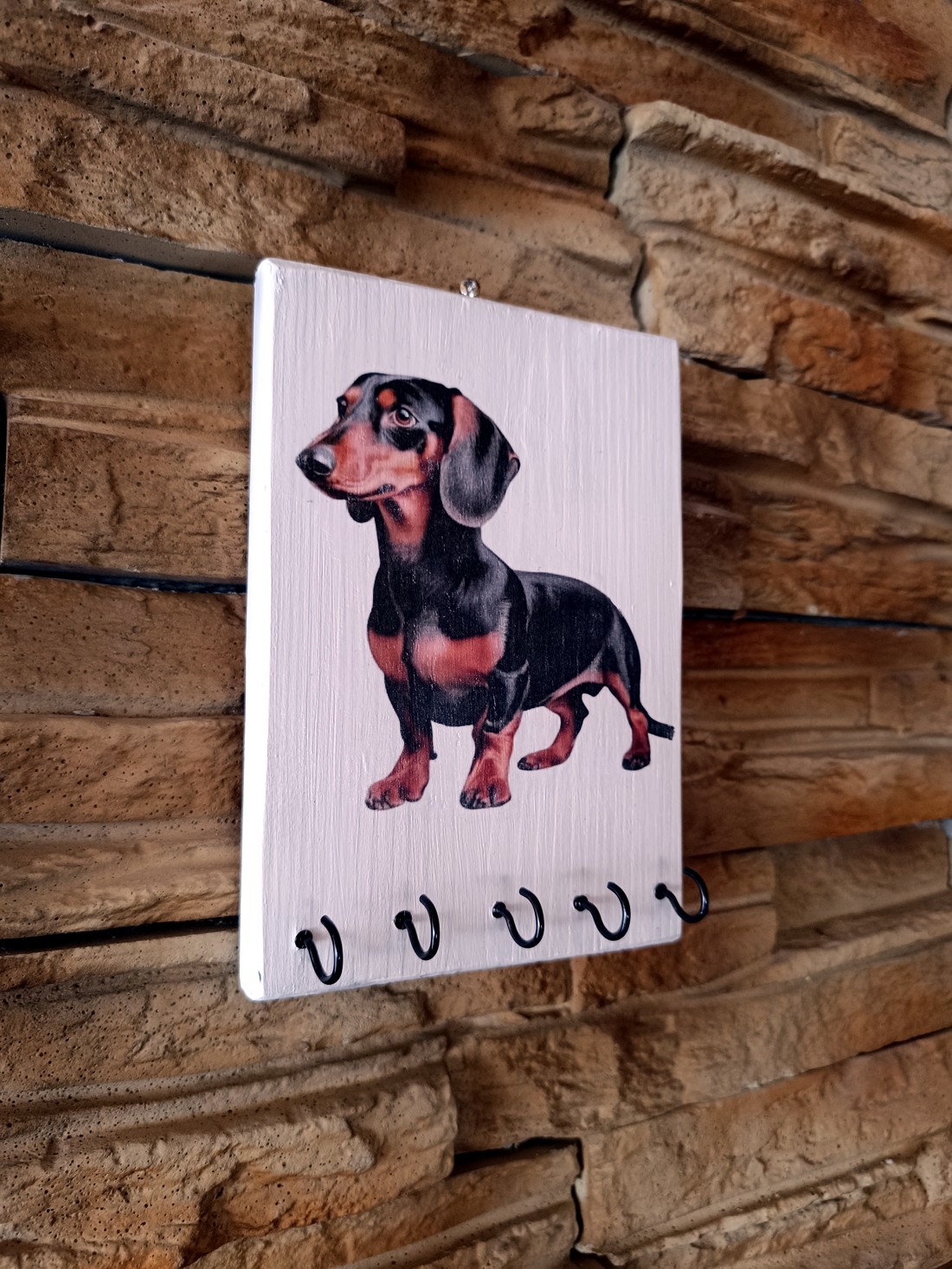 Breloc de perete din lemn cu câine dachshund - casă & stil de viață - accesorii pentru decorat casa - decorațiuni de pereți, decorațiuni suspendate - suport pentru chei - Artynos.ro Breloc de perete din lemn cu câine dachshund - casă & stil de viață - accesorii pentru decorat casa - decorațiuni de pereți, decorațiuni suspendate - suport pentru chei - Artynos.ro