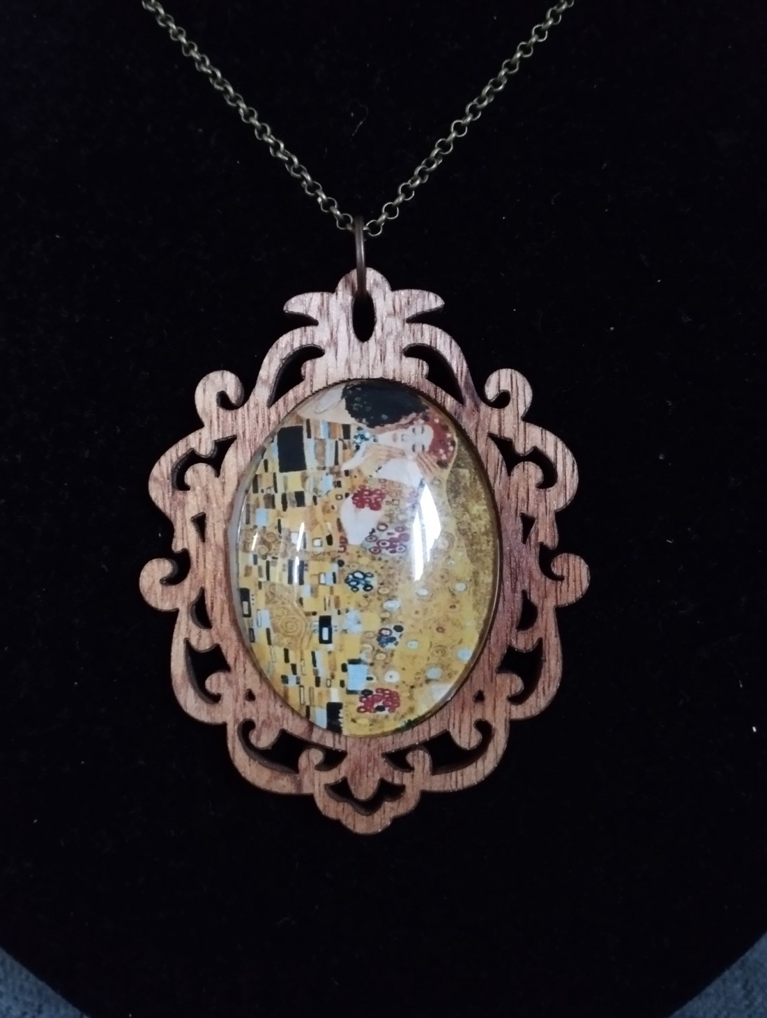 Colier cu lentile de sticlă și motiv Klimt - - Artynos.ro Colier cu lentile de sticlă și motiv Klimt - - Artynos.ro
