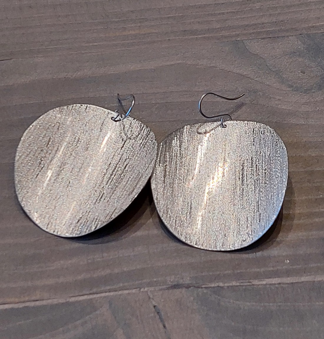 Cercei minimali în formă de cerc din aluminiu - bijuterii - cercei hoops - Artynos.ro Cercei minimali în formă de cerc din aluminiu - bijuterii - cercei hoops - Artynos.ro