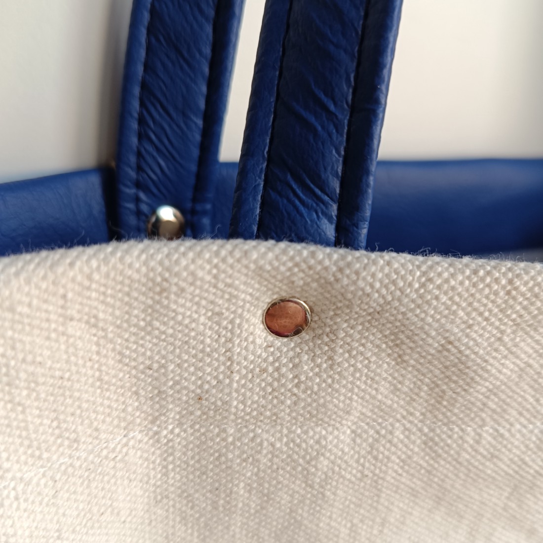 Geantă de umăr albastră brodată Wildflower - geantă și husă - geantă pentru cumpărături - geantă shopper, geantă tote, geantă textilă - Artynos.ro Geantă de umăr albastră brodată Wildflower - geantă și husă - geantă pentru cumpărături - geantă shopper, geantă tote, geantă textilă - Artynos.ro