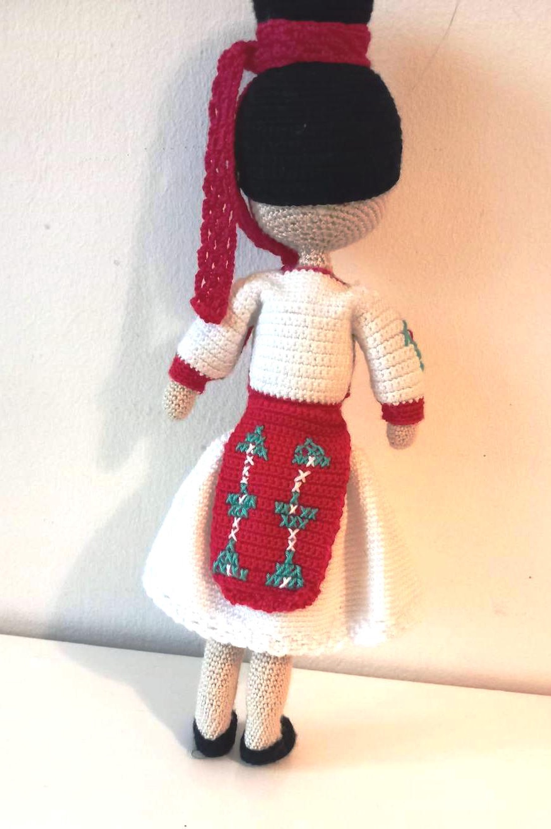 Mady papusa in costum national - jucării și echipamente pentru copii - plușuri - păpușă croșetată, păpușă de pluș - Artynos.ro