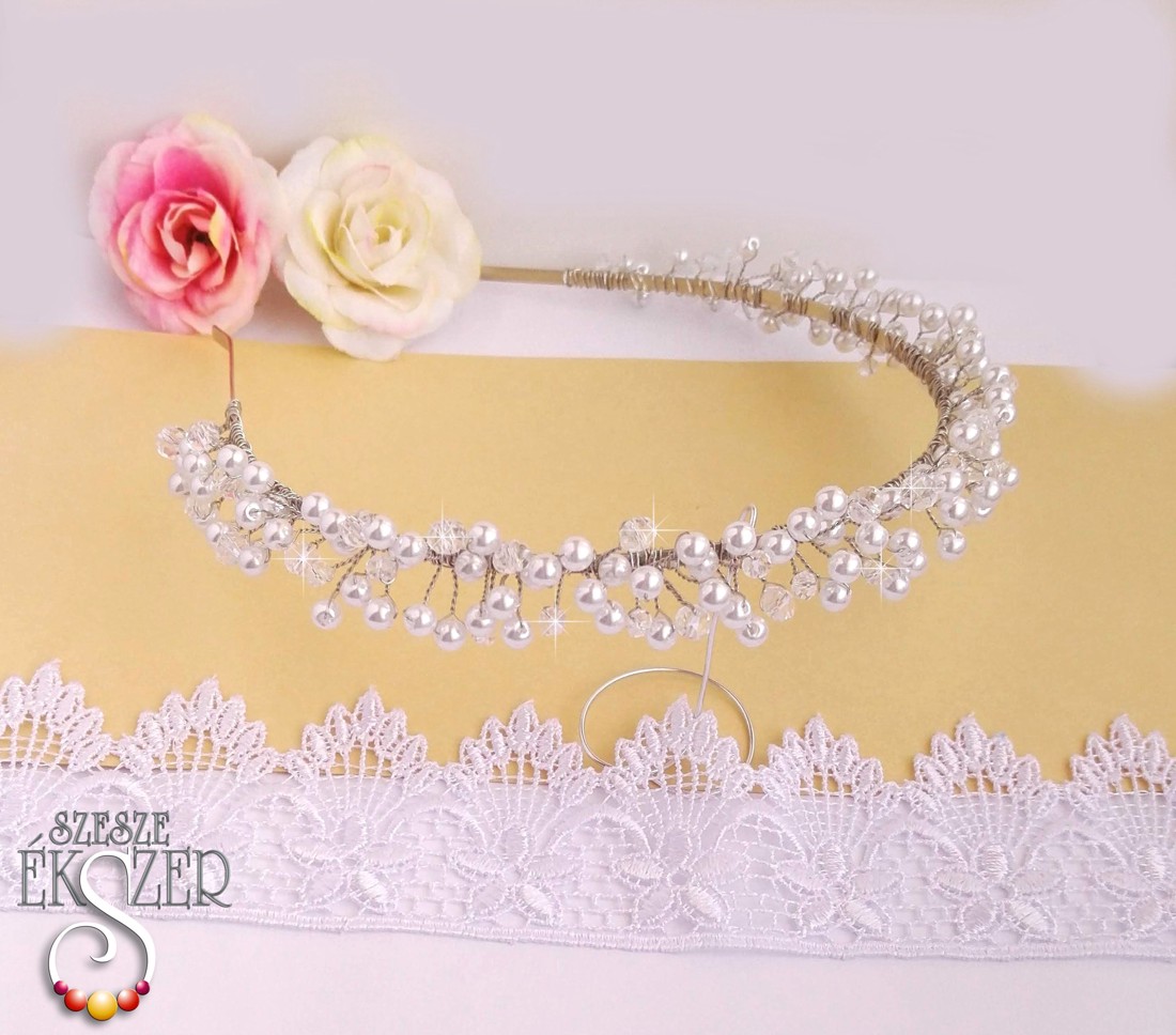 Coafură de cristal cu perle mici - - Artynos.ro Coafură de cristal cu perle mici - - Artynos.ro