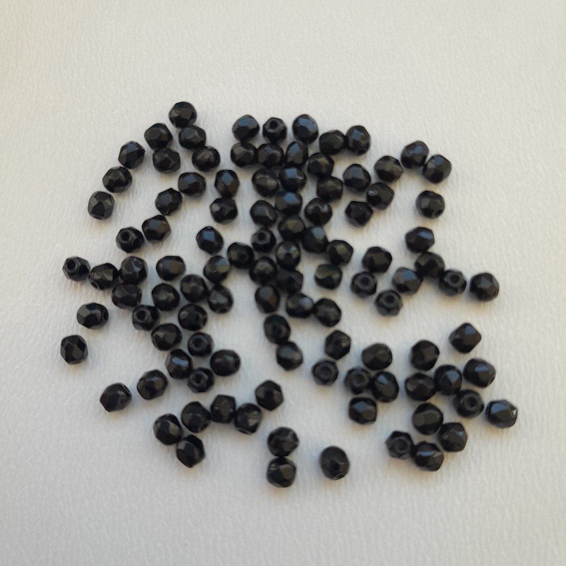 Mărgele cehe fațetate din sticlă - 3mm - 100 buc / pachet - negru - - Artynos.ro Mărgele cehe fațetate din sticlă - 3mm - 100 buc / pachet - negru - - Artynos.ro