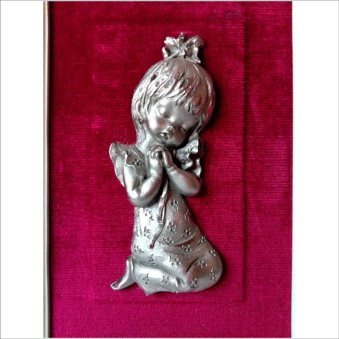 Fetiță drăguță rugându-se, imagine pe tablă - arte vizuale și accesorii  - alte arte - Artynos.ro