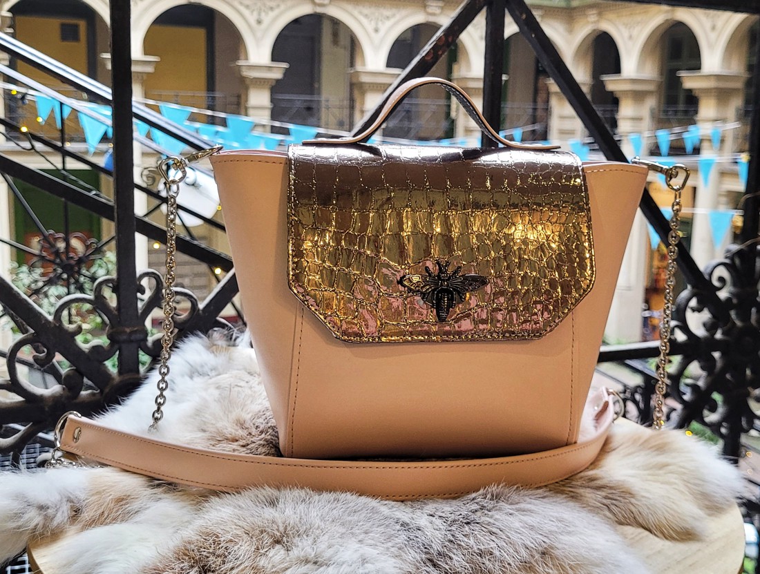MIDI city rosegold cu albină - geantă de umăr din piele de vacă -  - Artynos.ro