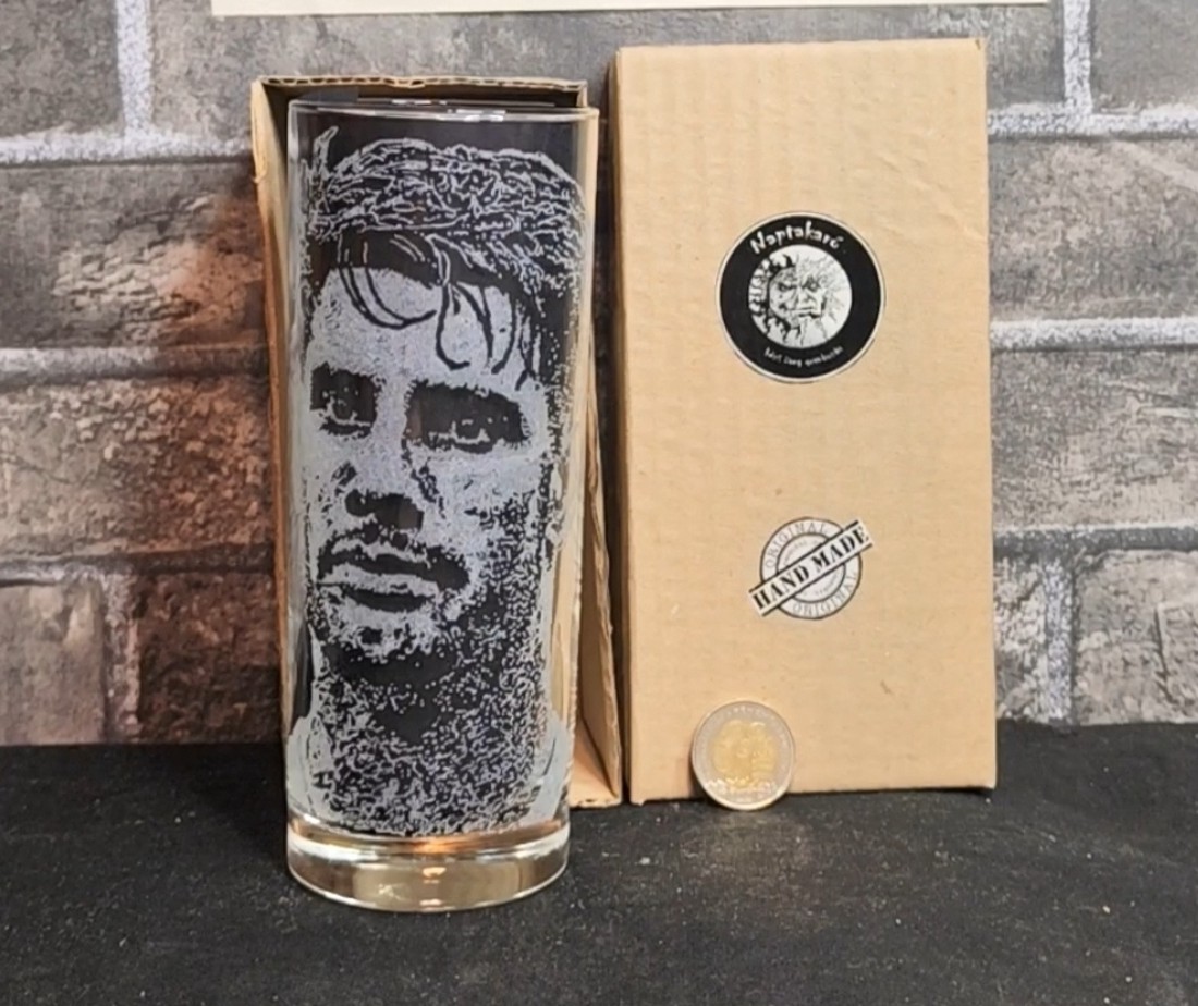 Portretul lui Szoboszlai � Pahar de sticlă gravat manual  -  - Artynos.ro