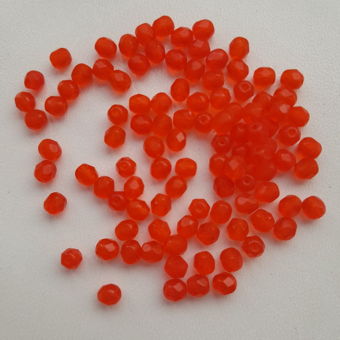 Mărgele cehe fațetate din sticlă - 4mm - 100 buc / pachet - portocaliu - - Artynos.ro Mărgele cehe fațetate din sticlă - 4mm - 100 buc / pachet - portocaliu - - Artynos.ro