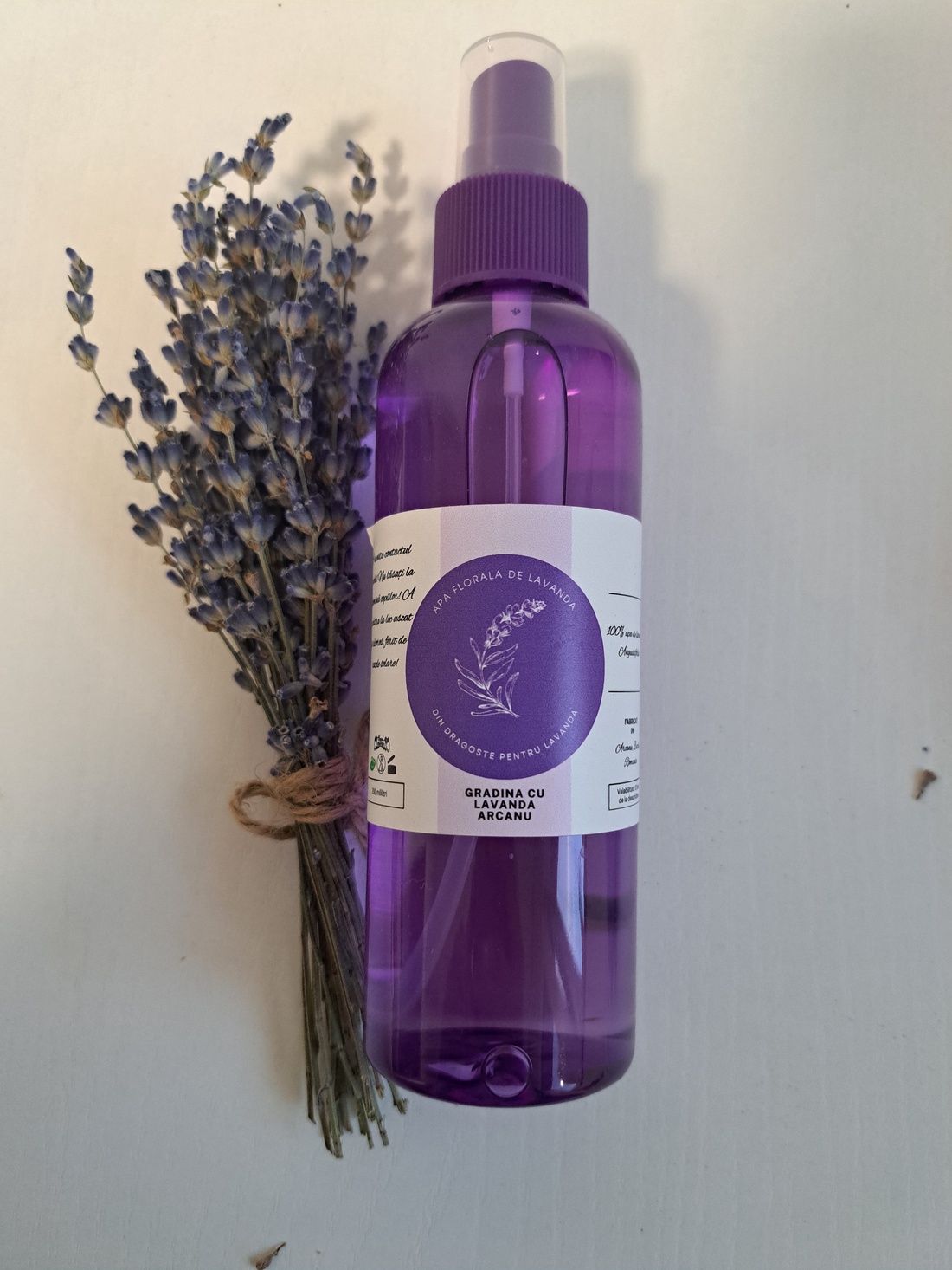 Apa florala de lavanda - baie și frumusețe - apă de lavandă - Artynos.ro Apa florala de lavanda - baie și frumusețe - apă de lavandă - Artynos.ro