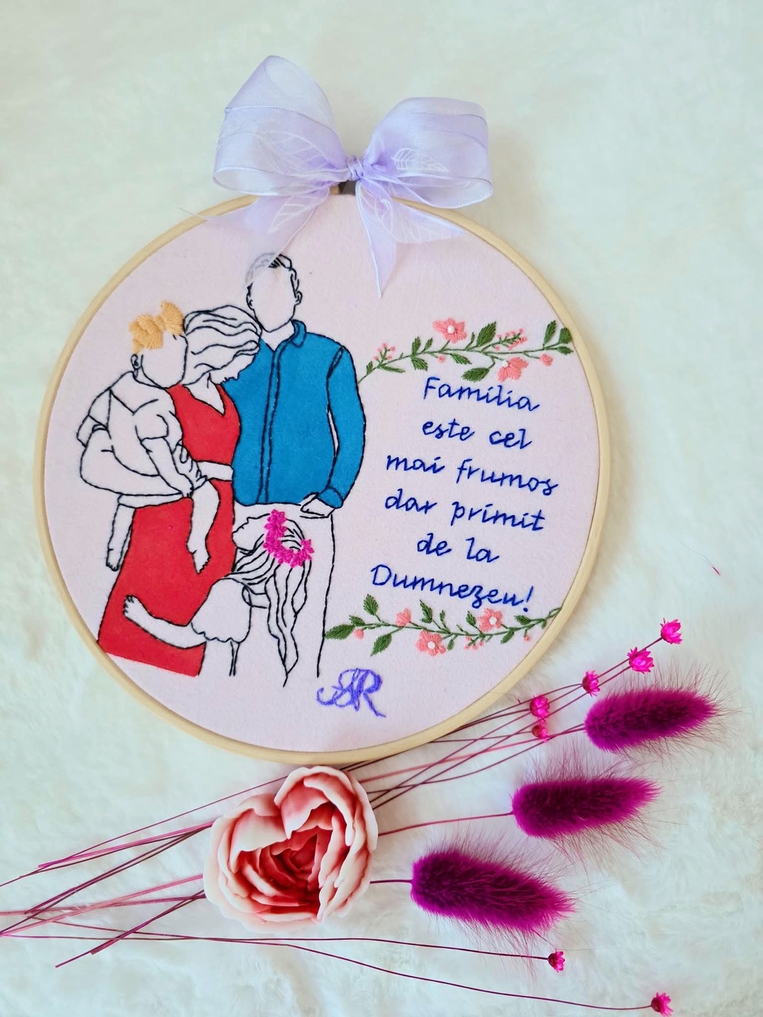 Tablou despre familie - arte vizuale și accesorii  - imagini cu broderii - alte tablouri textil - Artynos.ro
