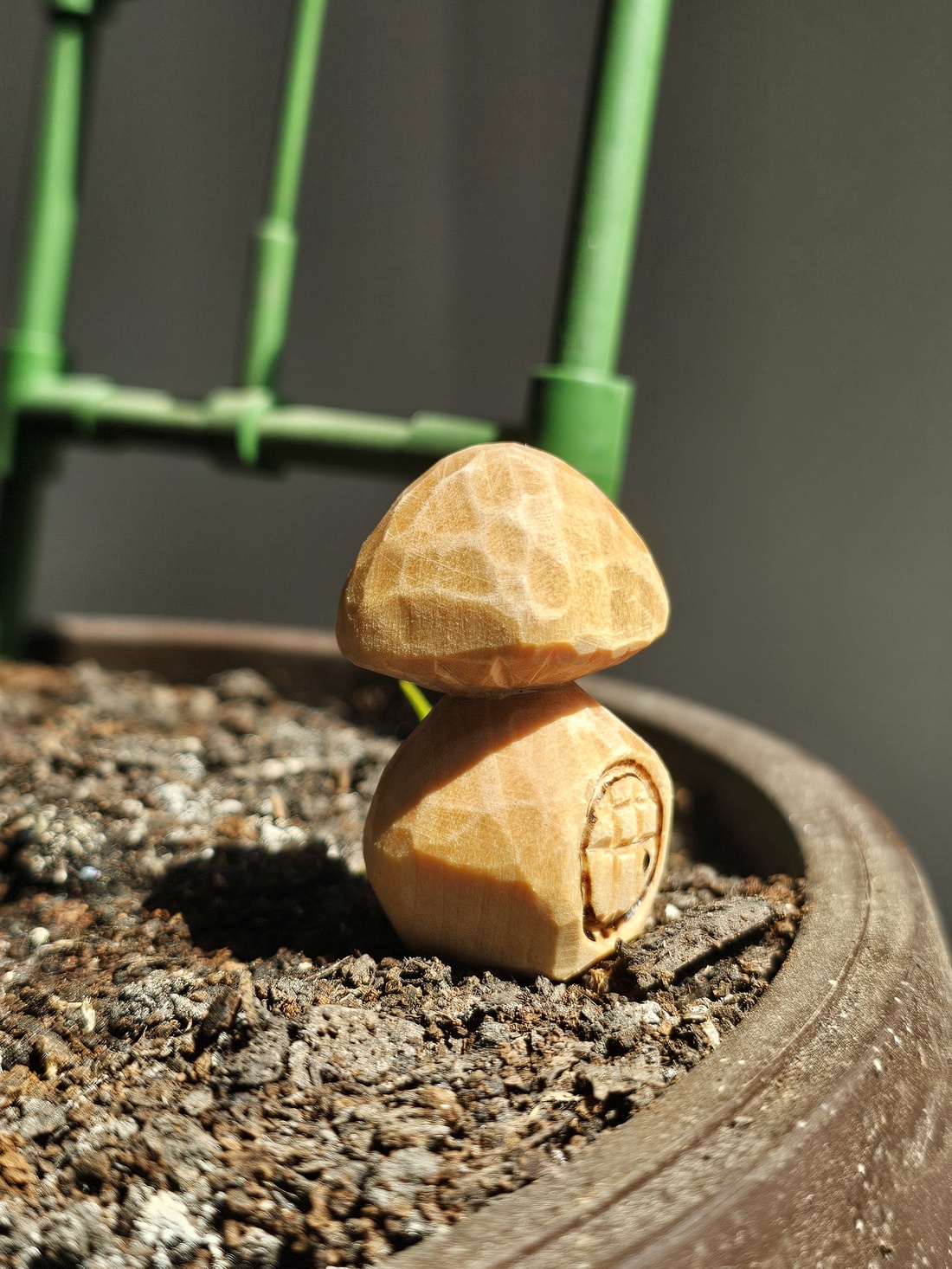 Hobbit 'shroom - arte vizuale și accesorii  - sculptură - statuie lemn - Artynos.ro