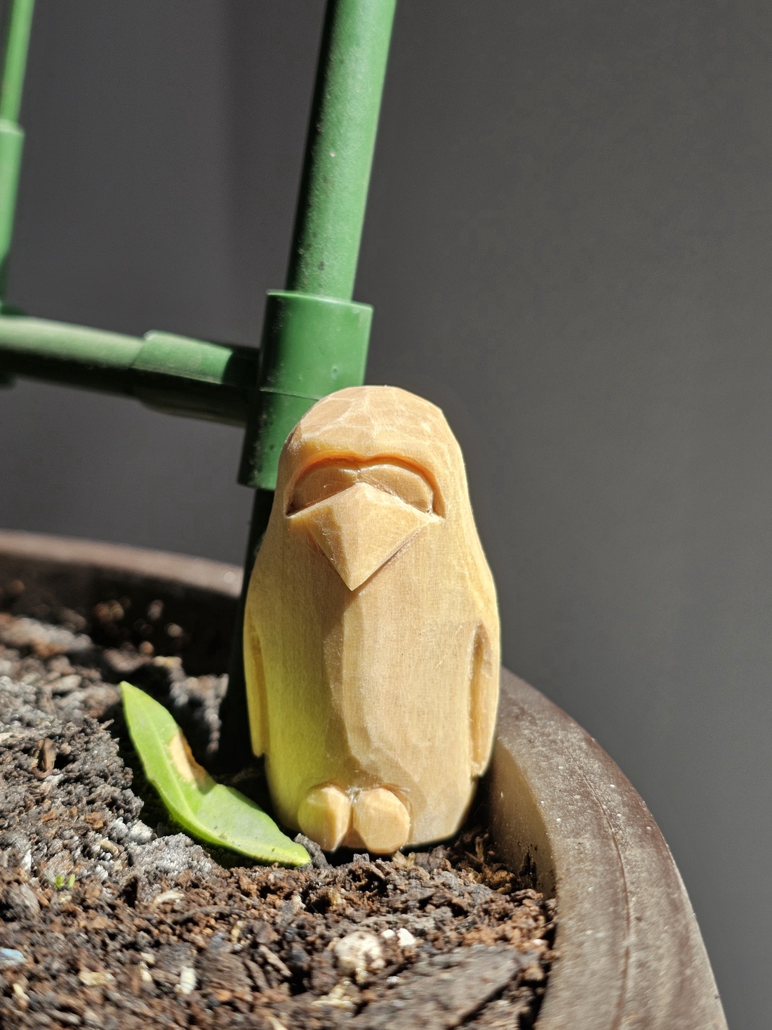 Pinguin - arte vizuale și accesorii  - sculptură - statuie lemn - Artynos.ro