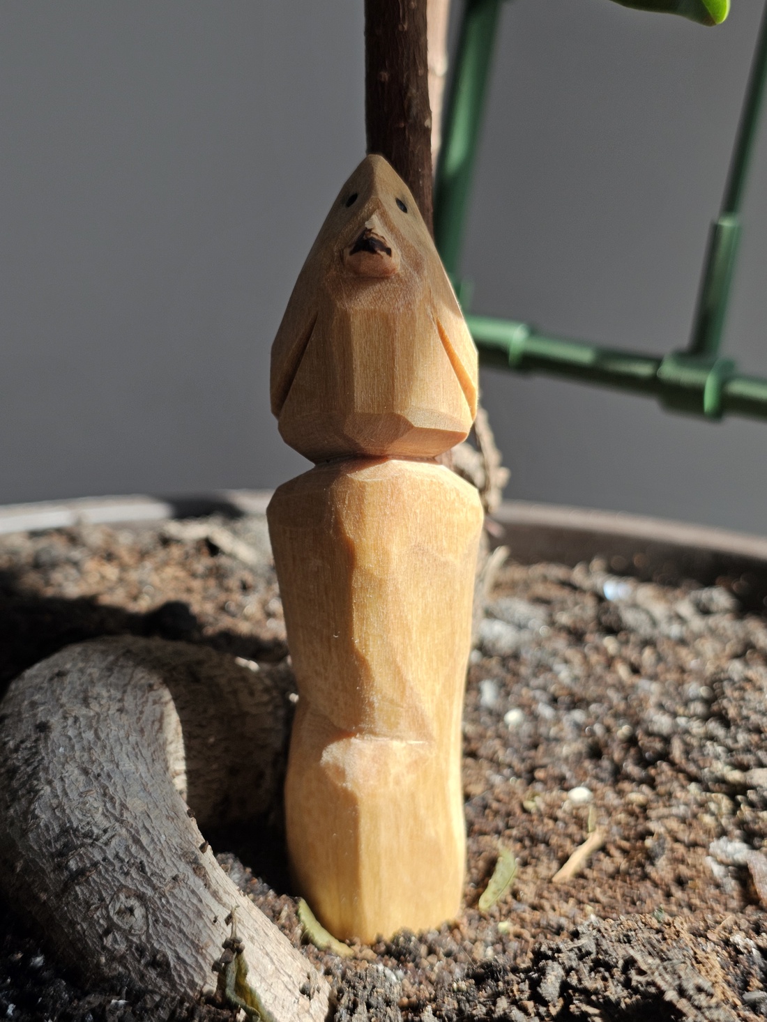 Pasăre pe buștean - arte vizuale și accesorii  - sculptură - statuie lemn - Artynos.ro