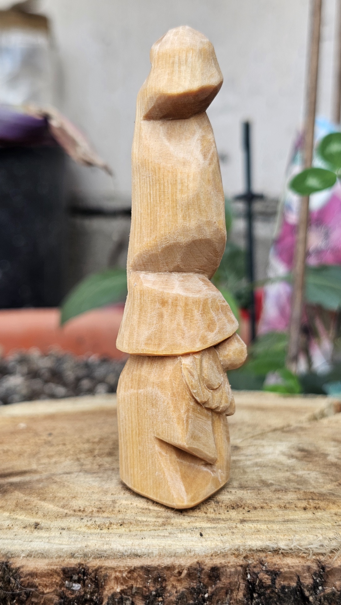 Gnom călător -tall hat - arte vizuale și accesorii  - sculptură - statuie lemn - Artynos.ro