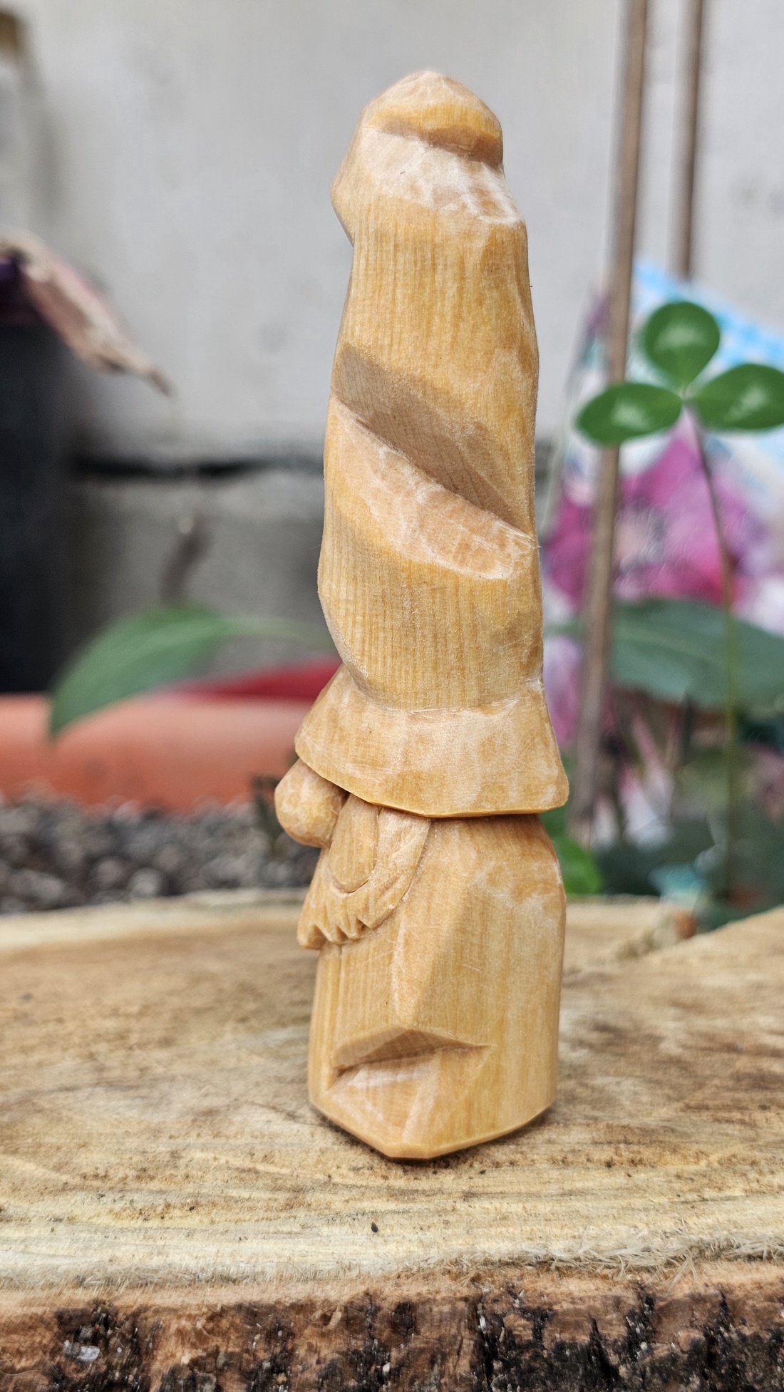 Gnom călător -tall hat - arte vizuale și accesorii  - sculptură - statuie lemn - Artynos.ro