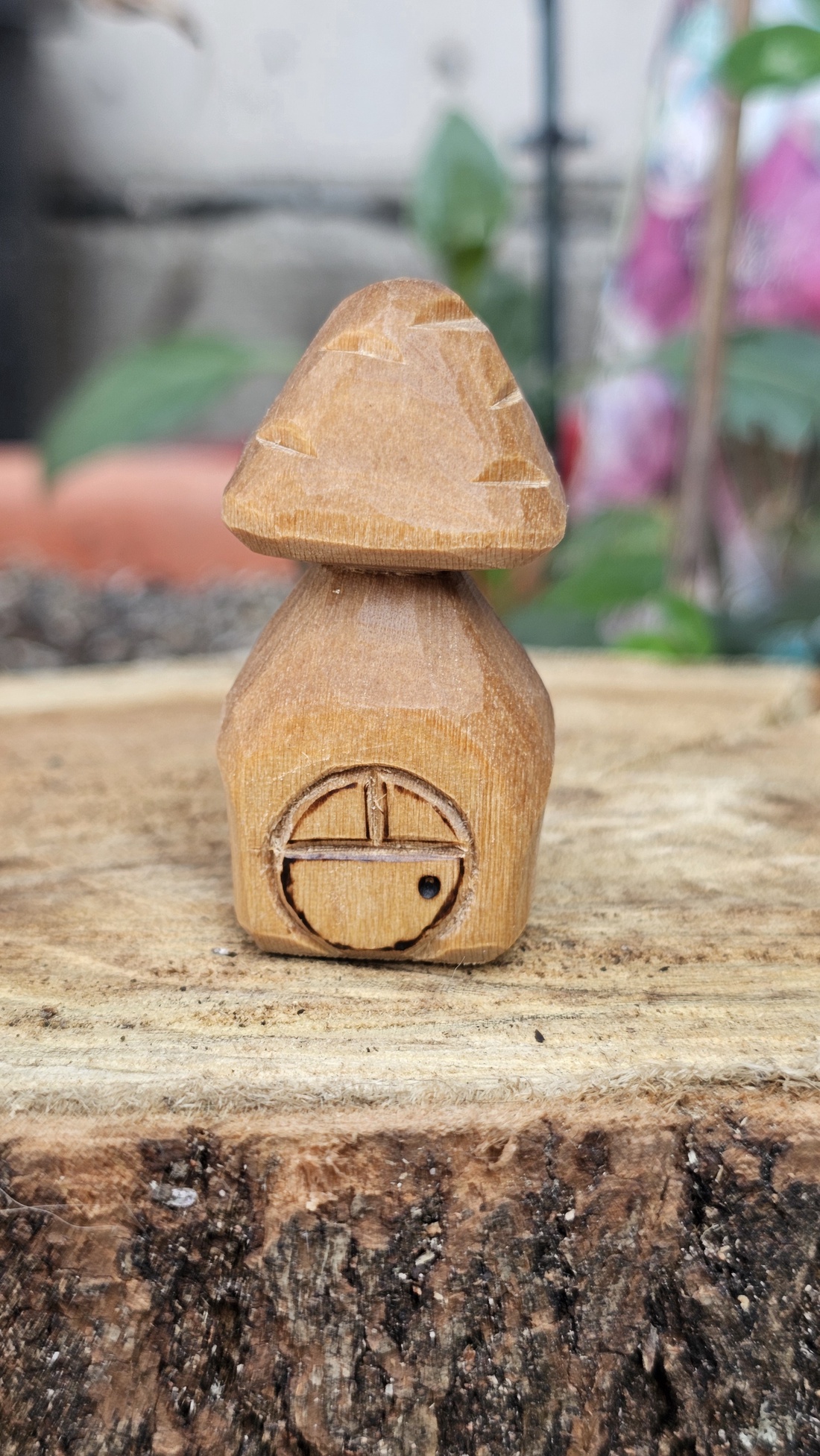 Hobbit 'shroom - arte vizuale și accesorii  - sculptură - statuie lemn - Artynos.ro