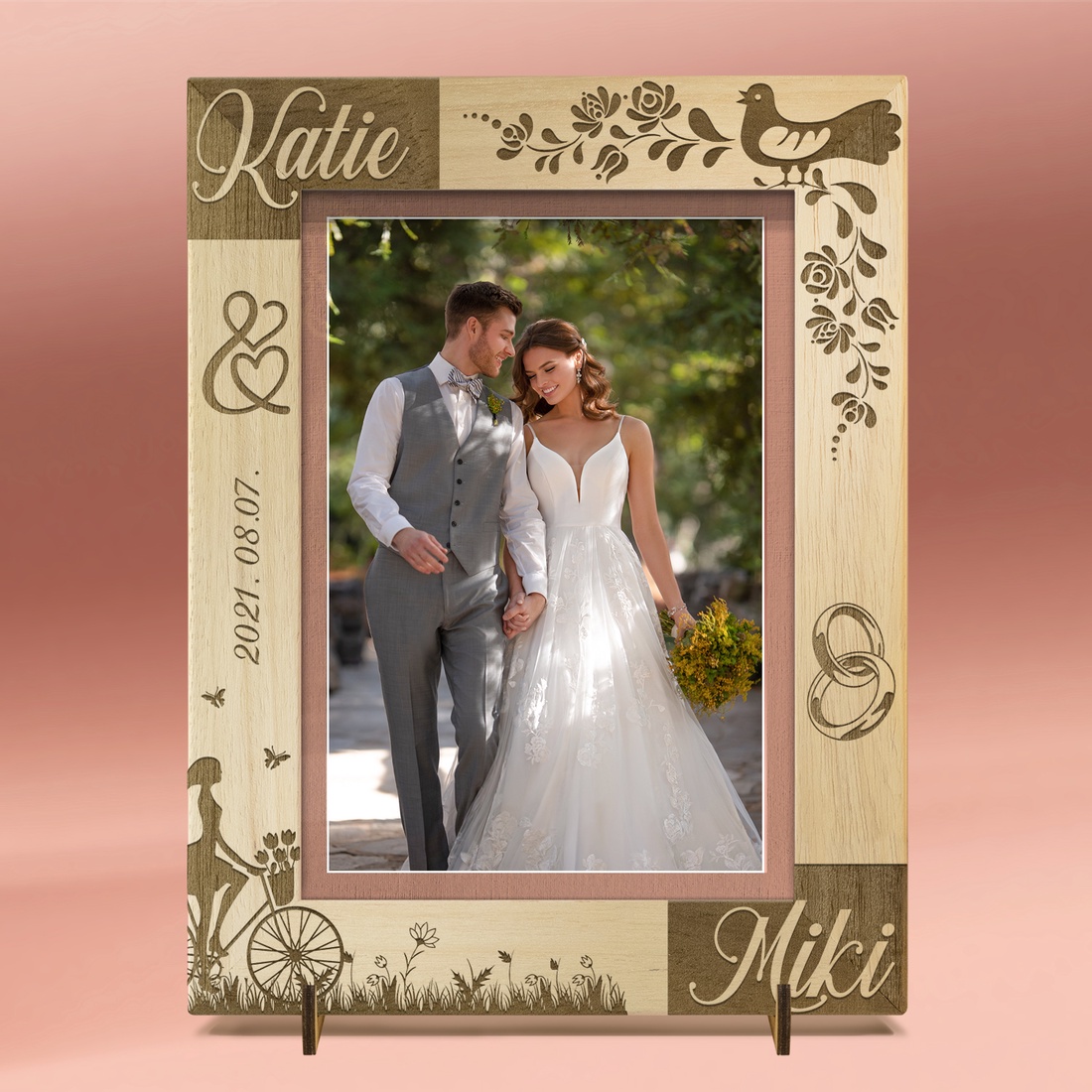Ramă foto gravată personalizat, disponibilă pentru nuntă sau logodnă. - accesorii nuntă - amintiri și cadouri de nuntă - cadou nuntă - ramă foto cu pușculiță de bani - Artynos.ro Ramă foto gravată personalizat, disponibilă pentru nuntă sau logodnă. - accesorii nuntă - amintiri și cadouri de nuntă - cadou nuntă - ramă foto cu pușculiță de bani - Artynos.ro