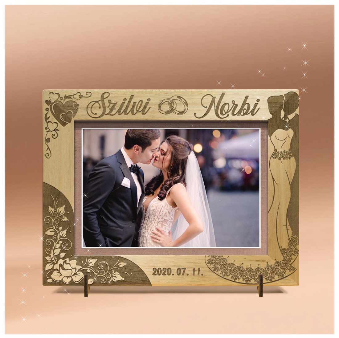 Ramă foto gravată personalizat, disponibilă pentru nuntă sau logodnă. - accesorii nuntă - amintiri și cadouri de nuntă - cadou nuntă - ramă foto cu pușculiță de bani - Artynos.ro Ramă foto gravată personalizat, disponibilă pentru nuntă sau logodnă. - accesorii nuntă - amintiri și cadouri de nuntă - cadou nuntă - ramă foto cu pușculiță de bani - Artynos.ro
