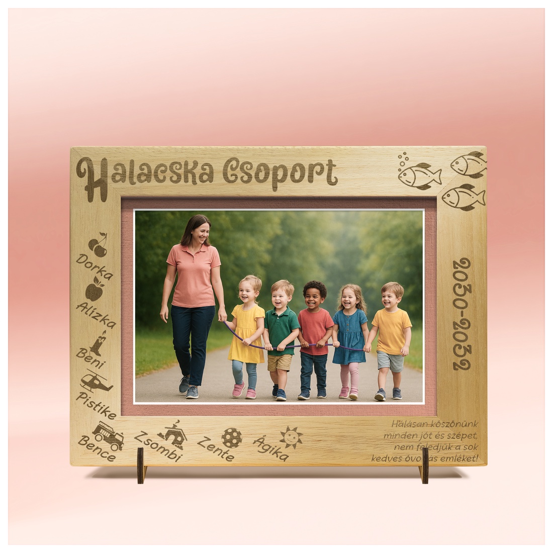 Ramă foto gravată personalizat, pentru absolvirea grădiniței, pentru educatoarele de grădiniță. Un cadou minunat. - casă & stil de viață - accesorii pentru decorat casa - picturi murale - rame pentru fotografii - Artynos.ro Ramă foto gravată personalizat, pentru absolvirea grădiniței, pentru educatoarele de grădiniță. Un cadou minunat. - casă & stil de viață - accesorii pentru decorat casa - picturi murale - rame pentru fotografii - Artynos.ro