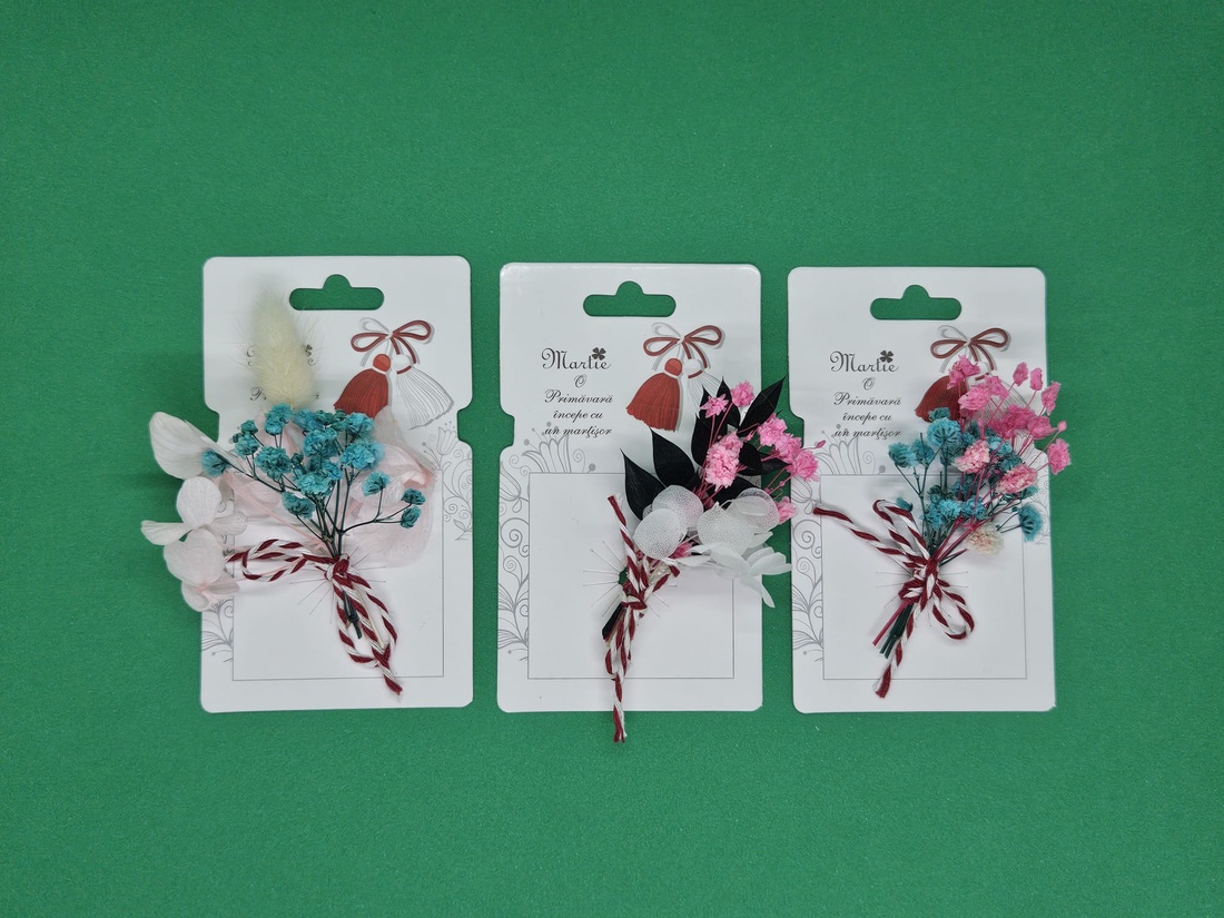 Set 3 martisoare cu flori uscate - bijuterii - mărțișor - Artynos.ro