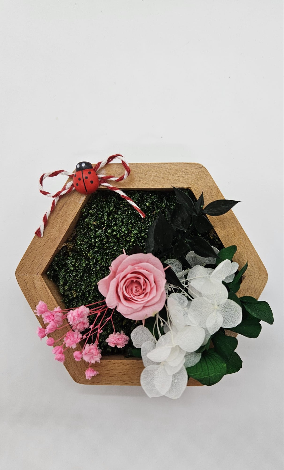 Martisor hexagon cu trandafir criogenat - bijuterii - mărțișor - Artynos.ro