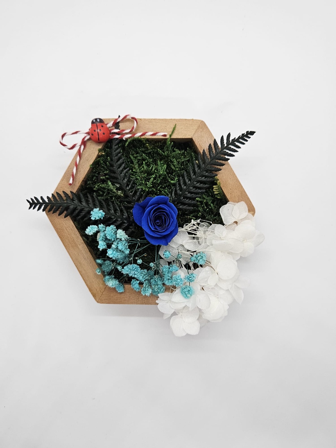 Martisor hexagon cu trandafir criogenat XS - bijuterii - mărțișor - Artynos.ro