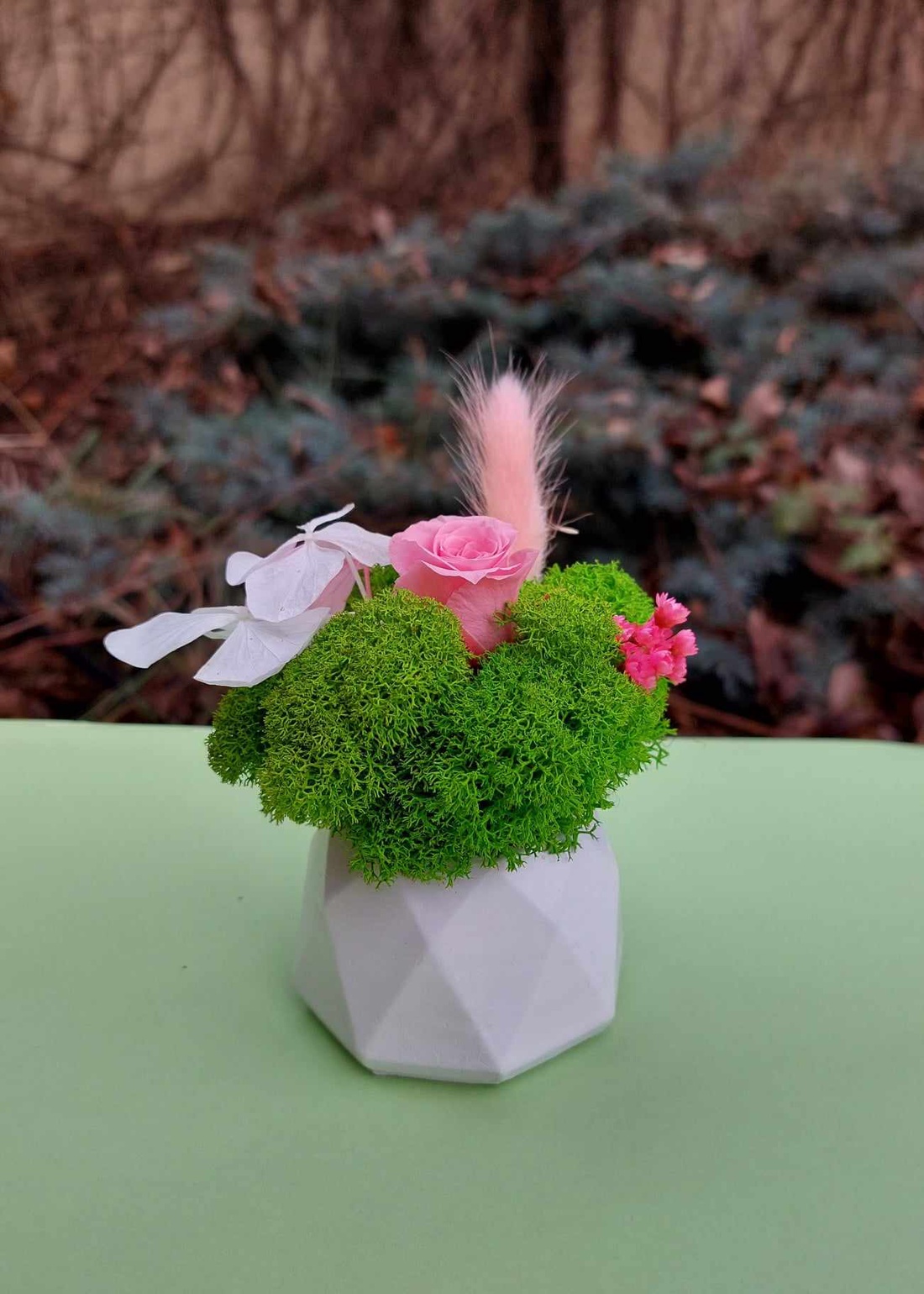 Martisor cu trandafir criogenat si licheni - bijuterii - mărțișor - Artynos.ro