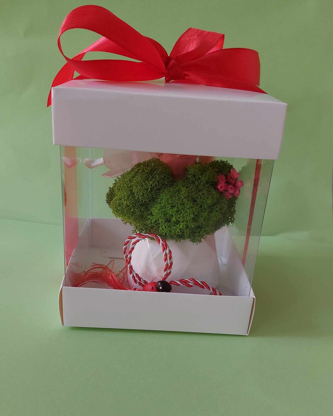 Martisor cu trandafir criogenat si licheni - bijuterii - mărțișor - Artynos.ro