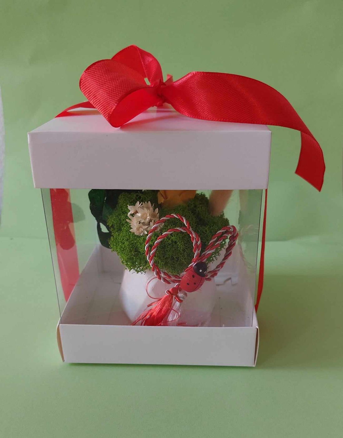 Martisor cu trandafir criogenat si licheni - bijuterii - mărțișor - Artynos.ro