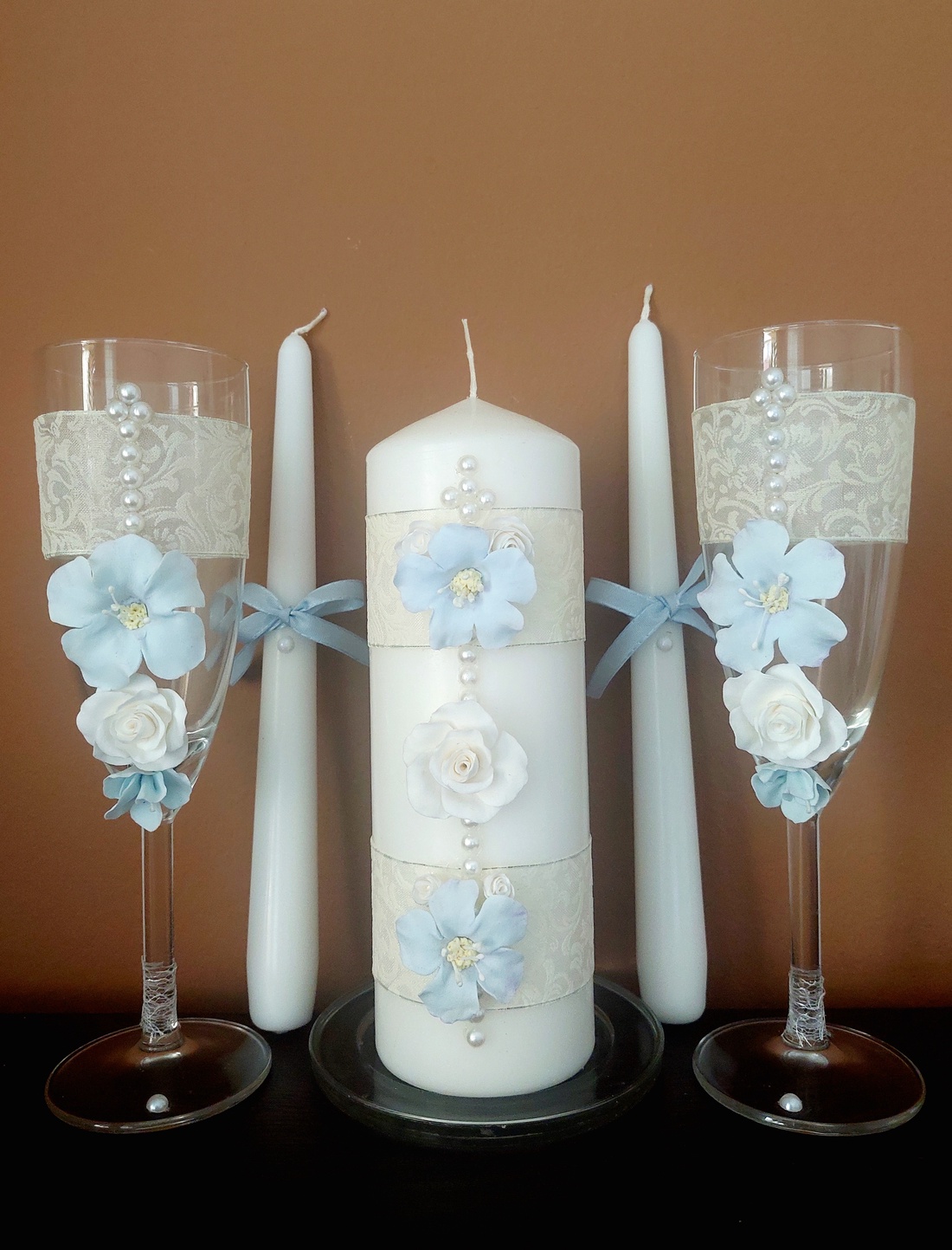 Egyedi esküvői szett... agyagvirágokkal díszítve  - accesorii nuntă - amintiri și cadouri de nuntă - cadou nuntă - pahar de nuntă, set de sticlă - Artynos.ro