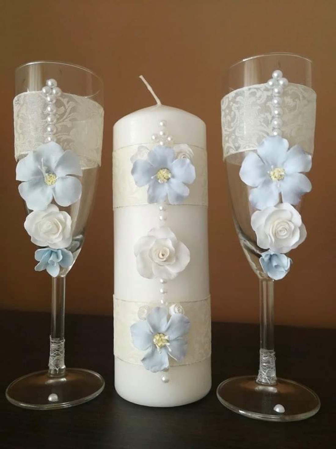 Egyedi esküvői szett... agyagvirágokkal díszítve  - accesorii nuntă - amintiri și cadouri de nuntă - cadou nuntă - pahar de nuntă, set de sticlă - Artynos.ro