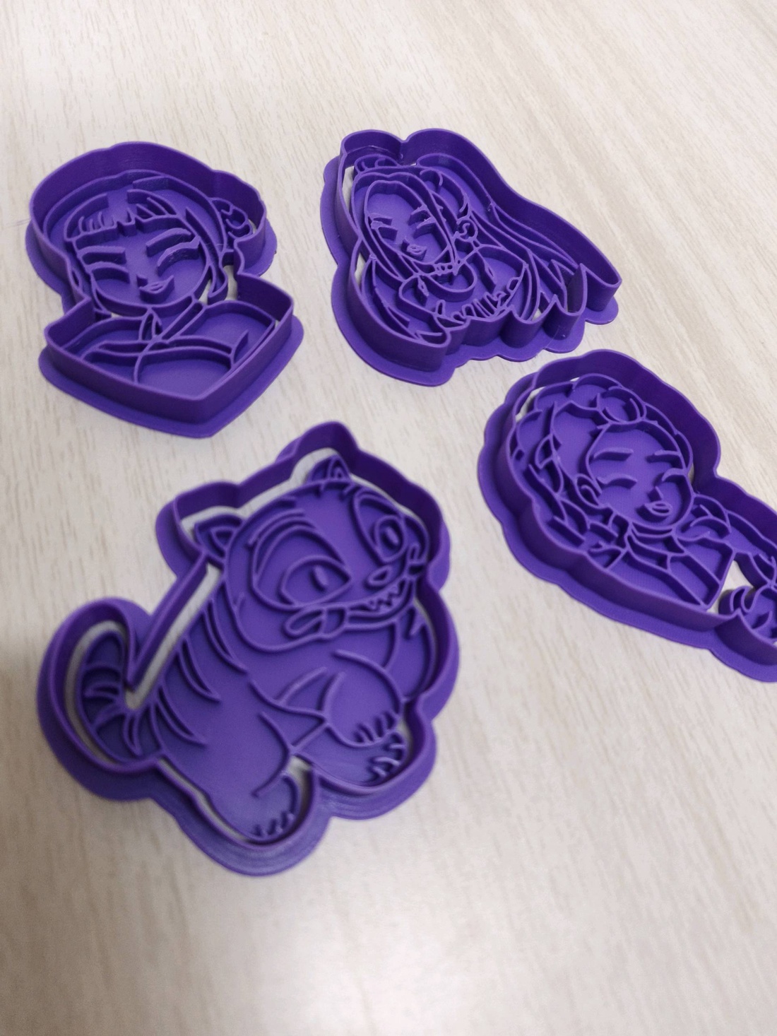 Set cutit/forma pentru lut/fimo K Pop Demon Hunters - accessorii și unelte - plastilină - modelare fimo - Artynos.ro