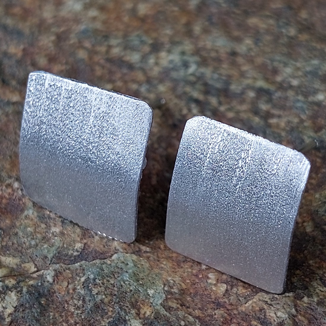 Cercei minimali, pătrați, din aluminiu - bijuterii - cercei - cercei cu figurine - Artynos.ro