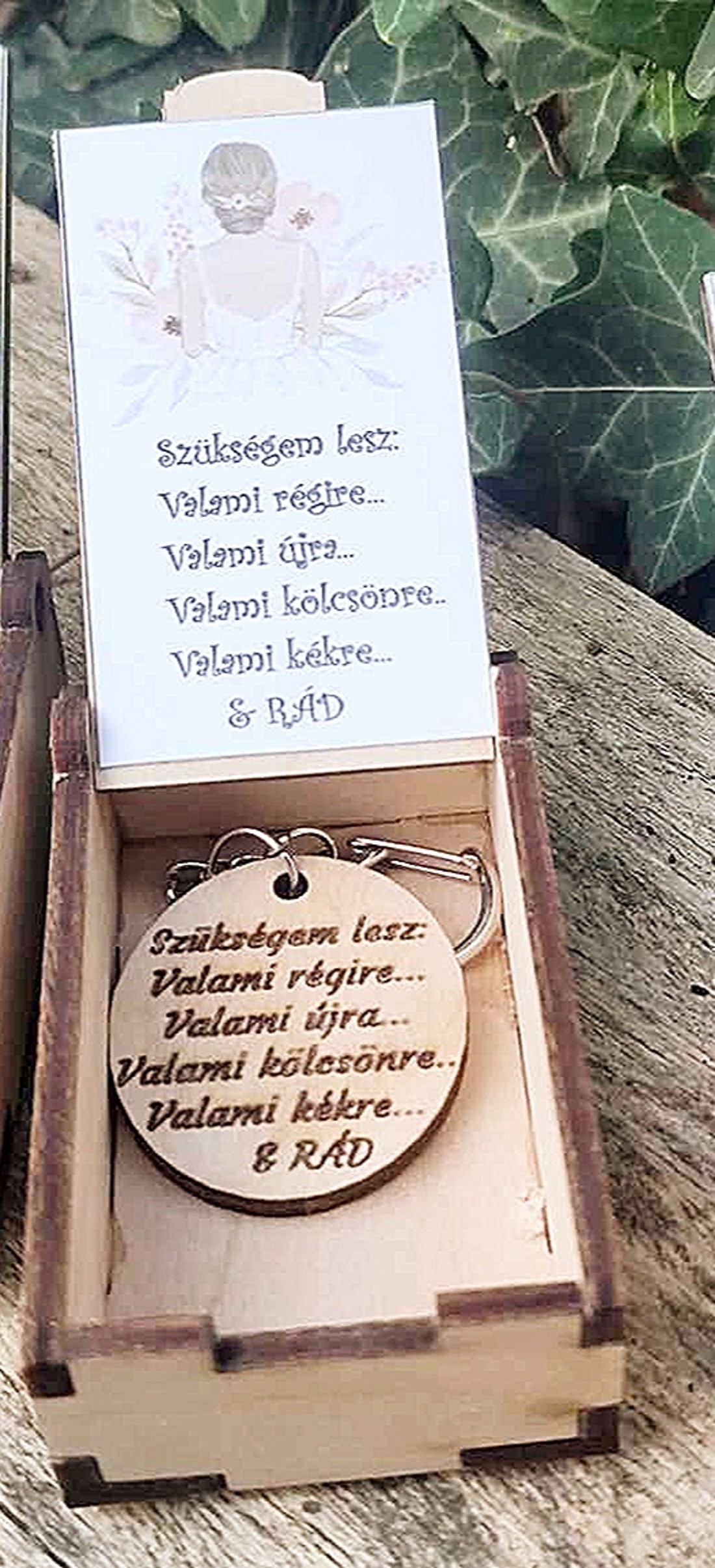 Invitație pentru martori sau cutie de invitație pentru părinți încrucișați cu breloc - - Artynos.ro Invitație pentru martori sau cutie de invitație pentru părinți încrucișați cu breloc - - Artynos.ro