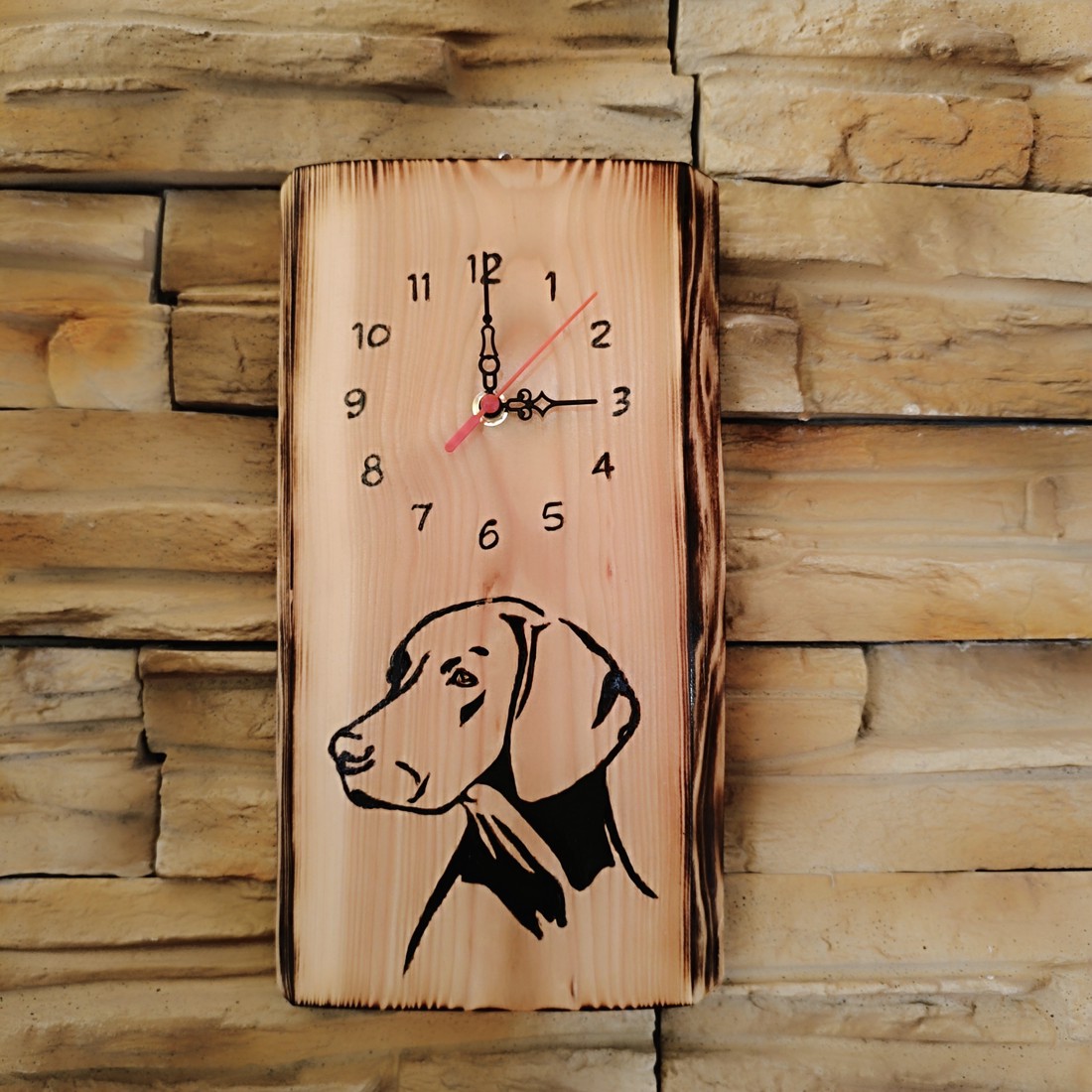 Ceas de perete din lemn cu câine vizsla - - Artynos.ro Ceas de perete din lemn cu câine vizsla - - Artynos.ro