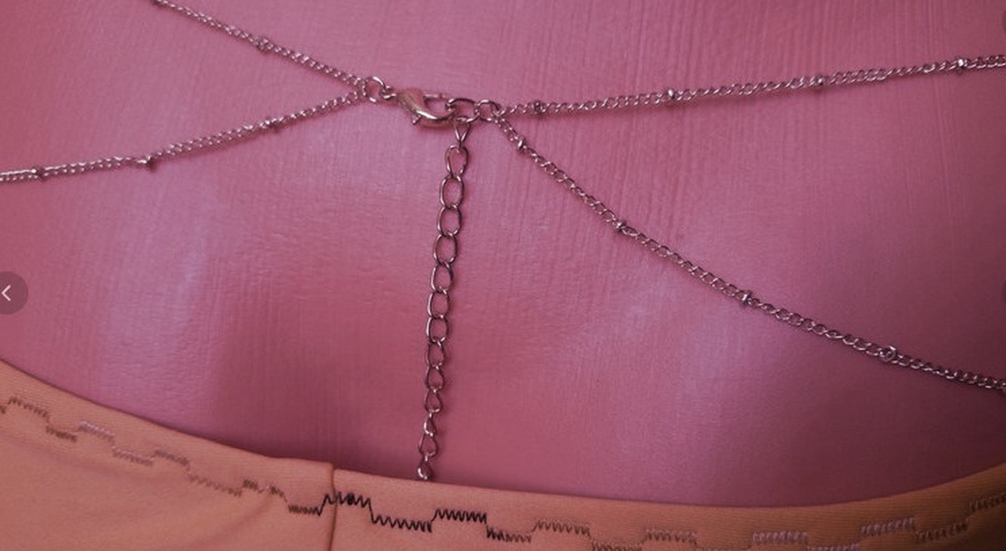 Golden hip chain with one stone - bijuterii - coliere - coliere lungi - Artynos.ro Golden hip chain with one stone - bijuterii - coliere - coliere lungi - Artynos.ro