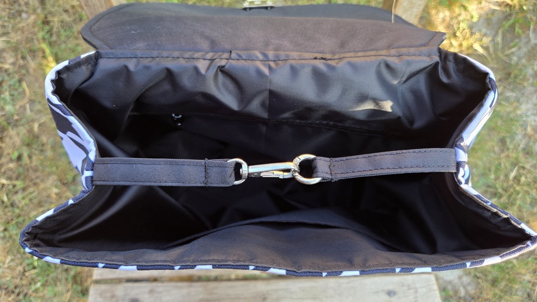 Rucsac cu model picior de găină  -  - Artynos.ro