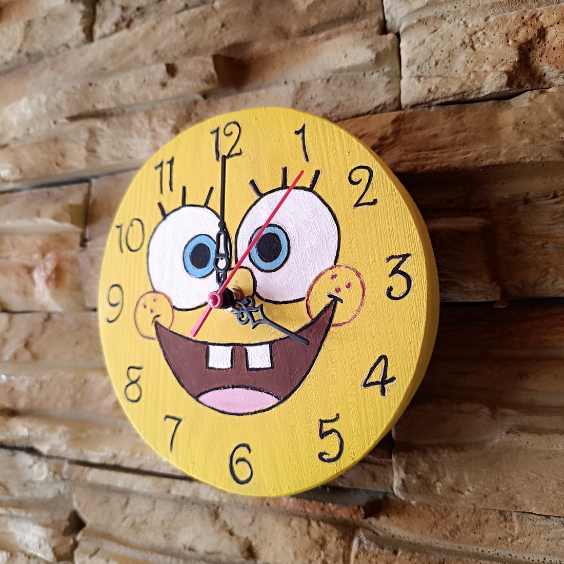 Ceas de perete din lemn Spongebob - - Artynos.ro Ceas de perete din lemn Spongebob - - Artynos.ro