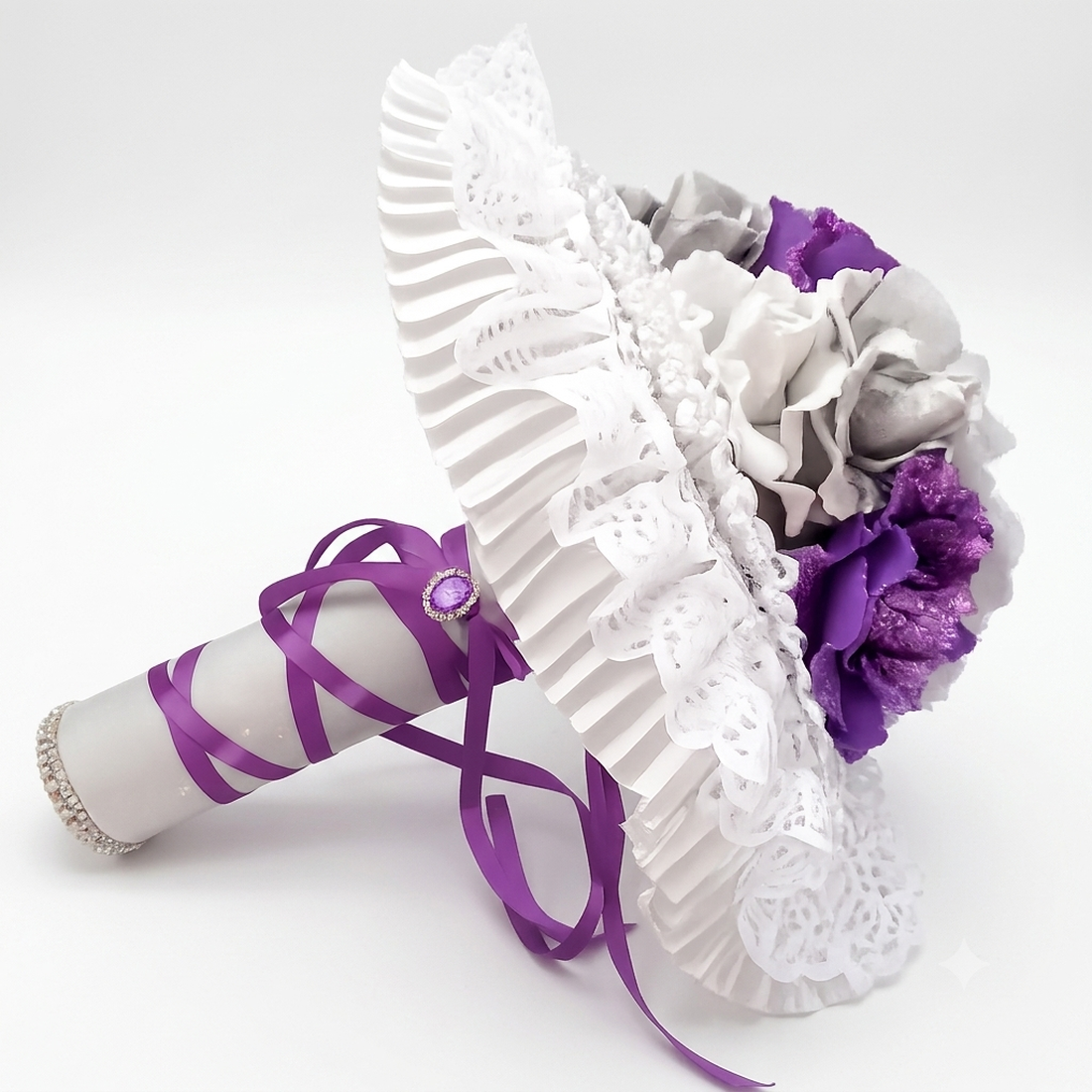 Buchet de Mireasă Hand-Made Eleganță Regală � Nuanțe de Violet și Argintiu - accesorii nuntă - buchet mireasă  - Artynos.ro