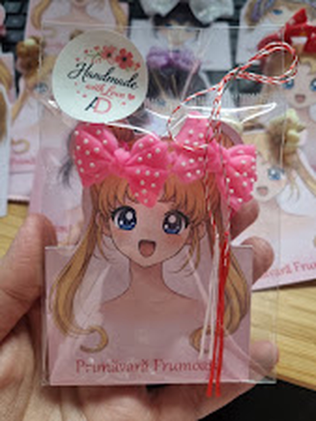 Mărțișor handmade � fundiță delicată pentru fetite - bijuterii - mărțișor - Artynos.ro