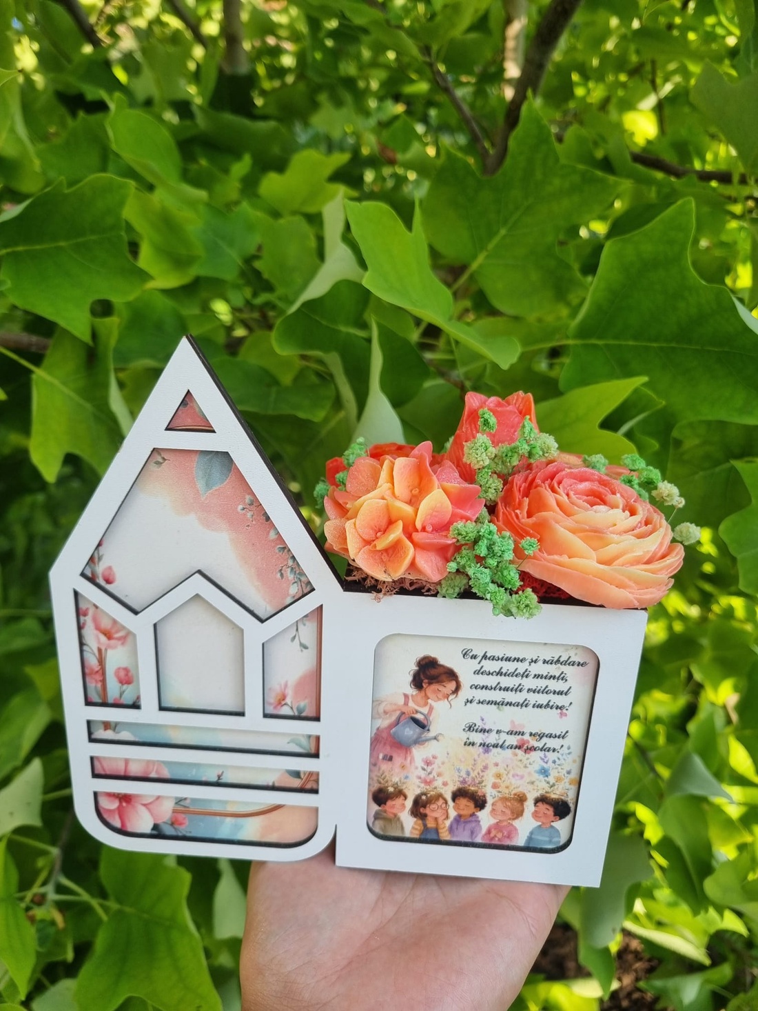 Aranjament floral Creion pentru educatoare sau învățătoare - casă & stil de viață - decorațiuni de casă - accesorii florale - cutii cu flori - Artynos.ro