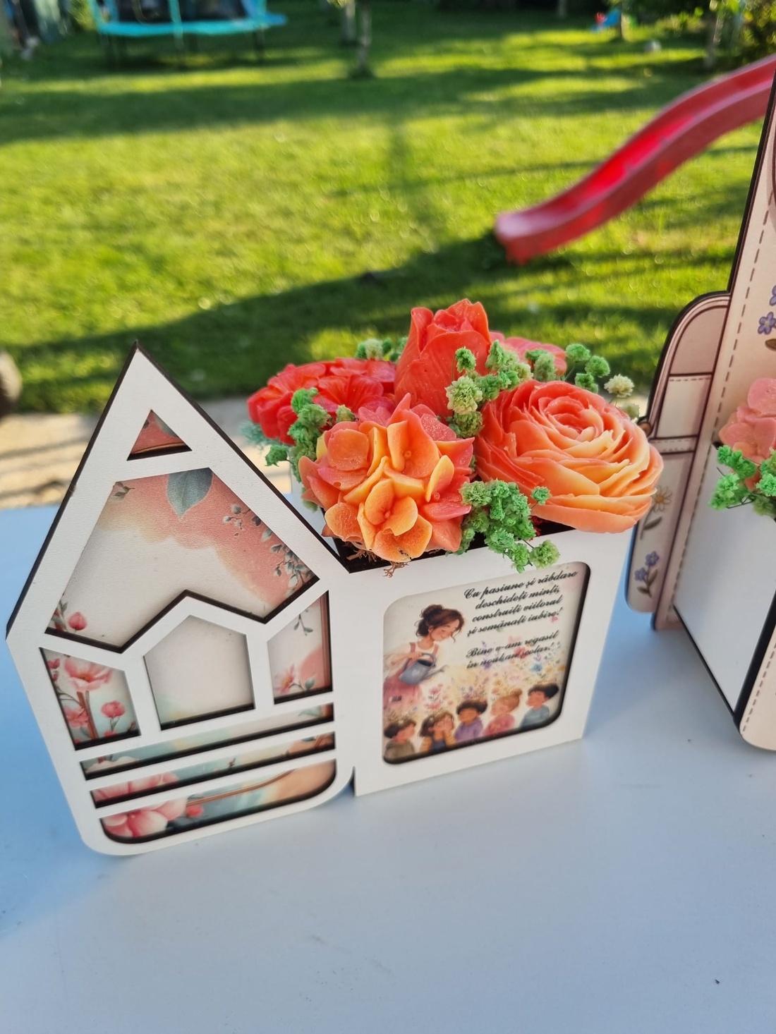 Aranjament floral Creion pentru educatoare sau învățătoare - casă & stil de viață - decorațiuni de casă - accesorii florale - cutii cu flori - Artynos.ro