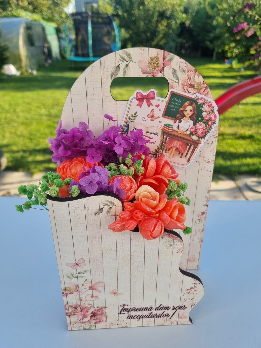 Aranjament floral din flori de săpun parfumat - casă & stil de viață - decorațiuni de casă - accesorii florale - cutii cu flori - Artynos.ro
