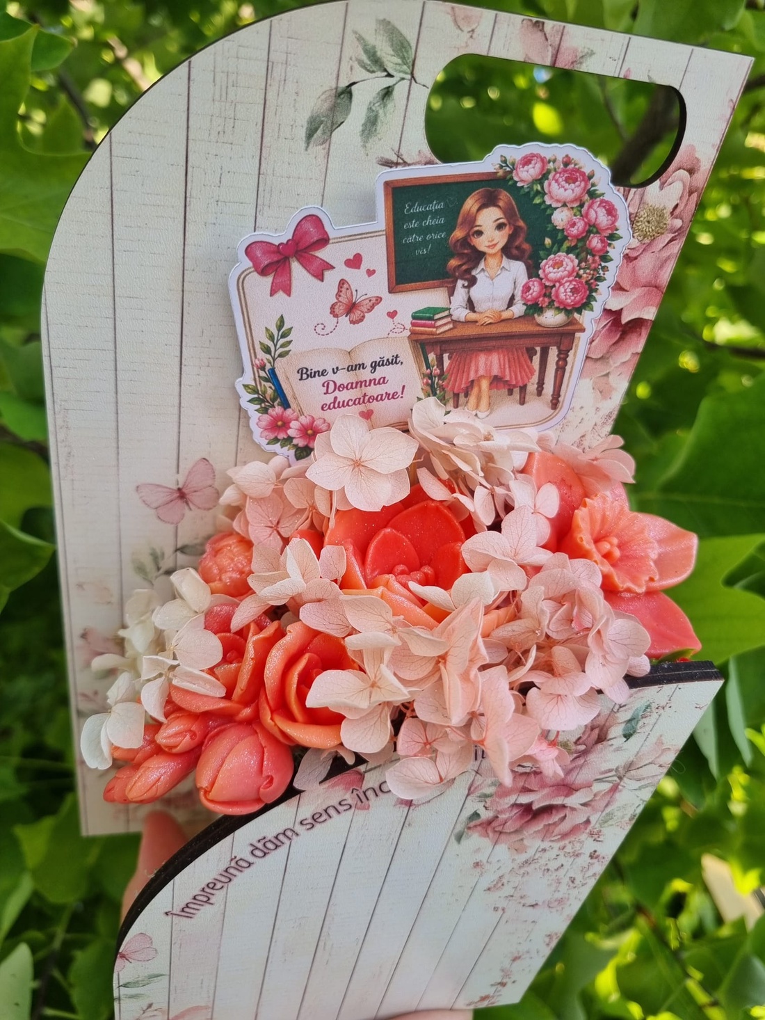 Aranjament floral din flori de săpun parfumat - casă & stil de viață - decorațiuni de casă - accesorii florale - cutii cu flori - Artynos.ro
