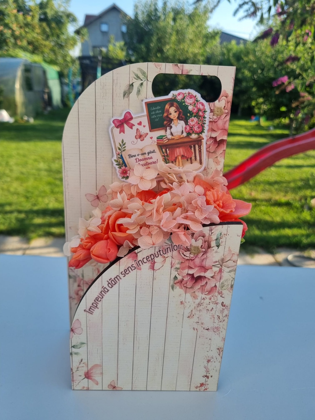 Aranjament floral din flori de săpun parfumat - casă & stil de viață - decorațiuni de casă - accesorii florale - cutii cu flori - Artynos.ro